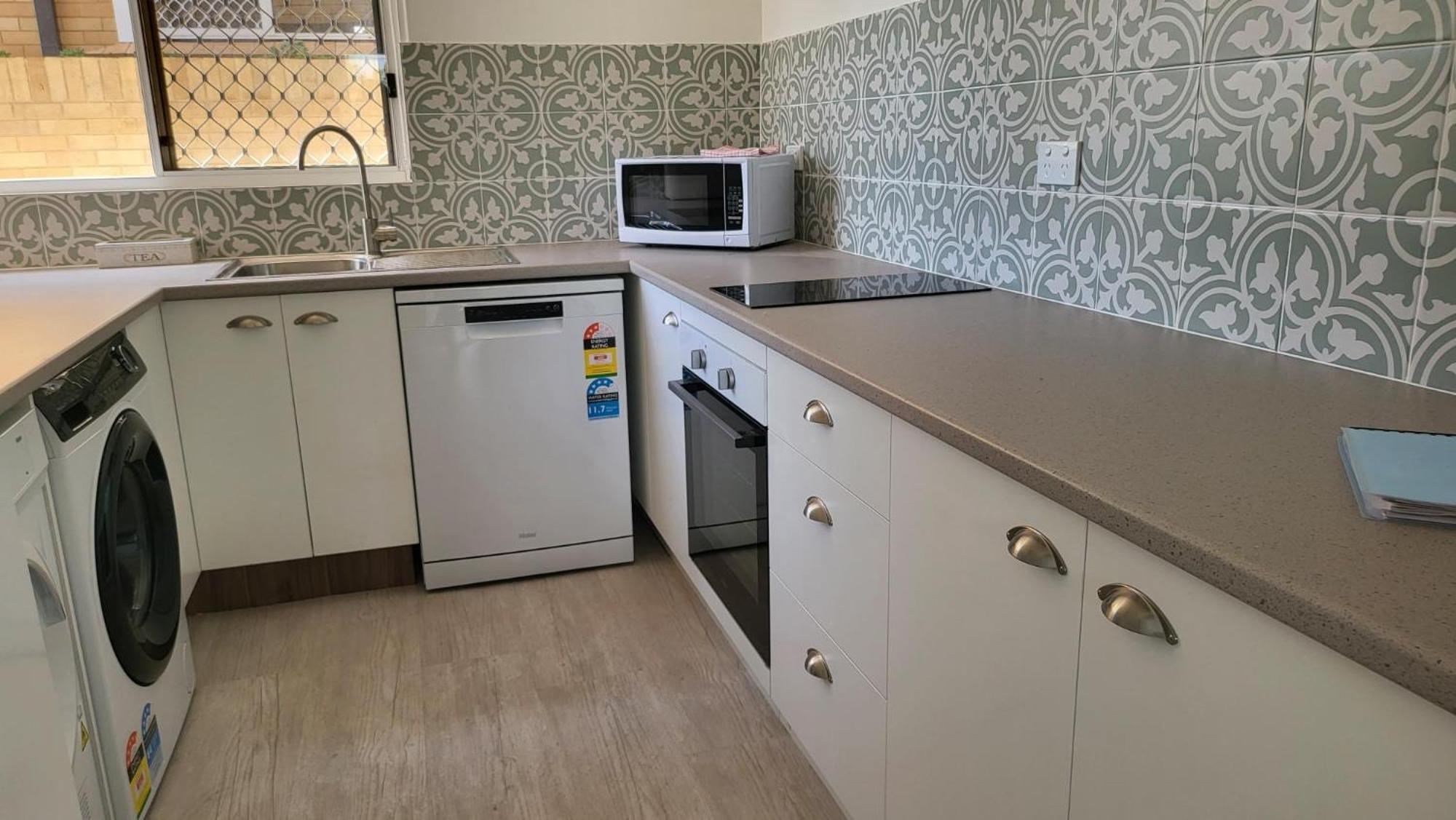 Husky 19 Beautifully Appointed Apartments - Great Location - In The Heart Of Husky 허스키슨 외부 사진